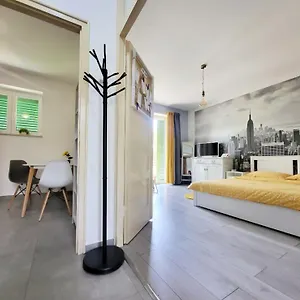 Apartman Cozy With Balcony 10 Min From The Beach, Rijeka